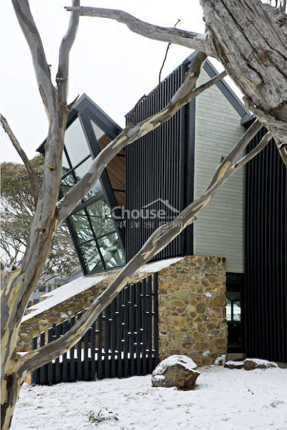 性感迷人的巢穴 澳大利亞滑雪后小屋設(shè)計(jì)
